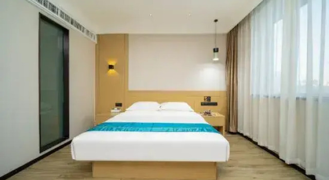 Люкс Homeinns Cloud Seasons Hotel (Xiaodian District Government & Tongda Street Metro Station Branch)
