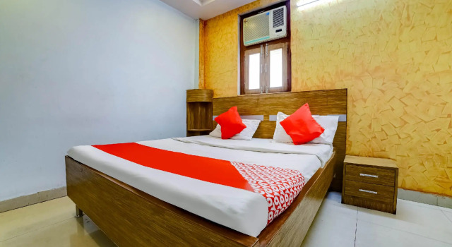 OYO 68163 Hotel Chandrika Inn, Забронировать Отель Отели Нью-Дели с парковкой, Парковка