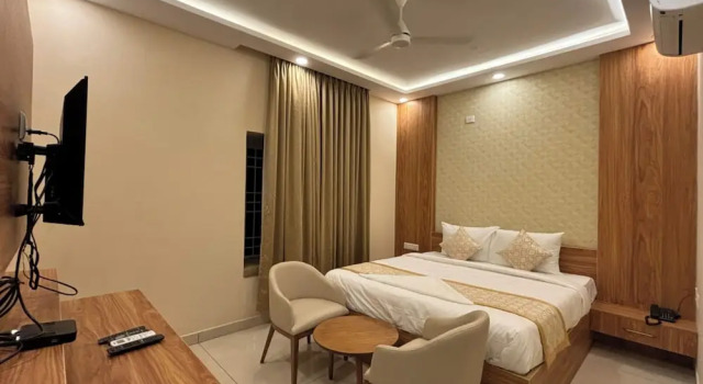 Номер Luxury FabHotel Prime The Waves - Sarjapura