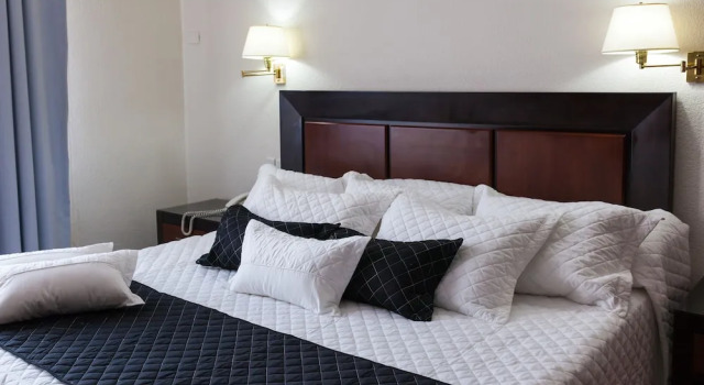 Полулюкс Hotel Cortez