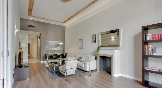 Condal in Barcelona with 3 bedrooms and 2 bathrooms