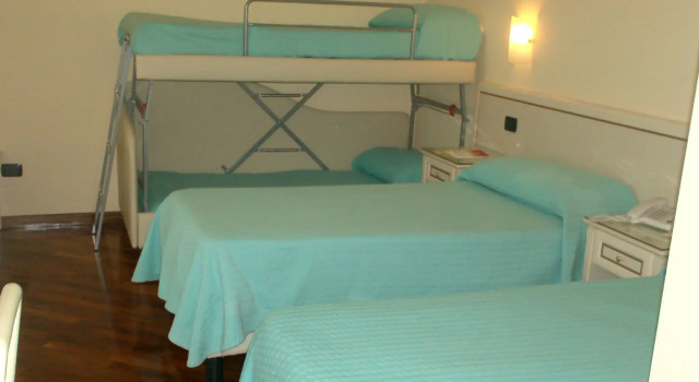 Четырёхместный номер Standard Costa Hotel