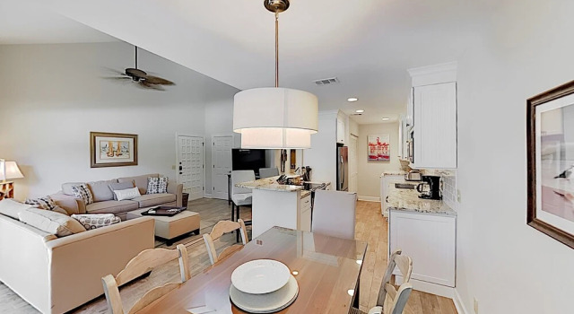 Updated Harbour Town Hideaway w/ Pool & Balcony condo, Забронировать Апартаменты/квартира Апартаменты Южной Каролины, Апартаменты/квартира