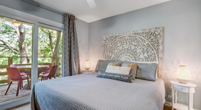 5d Amelia Landings 2 Bedroom Condo by RedAwning