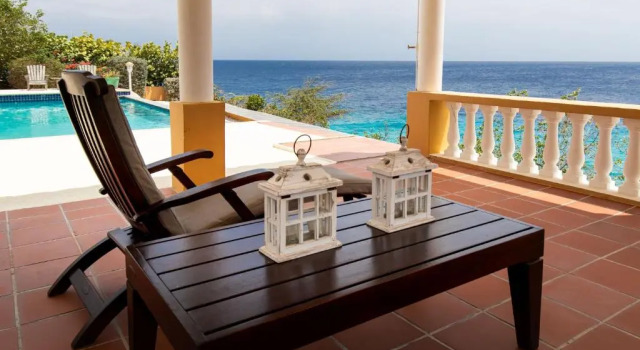 Вилла с 3 комнатами oceanfront Coral Estate Rentals