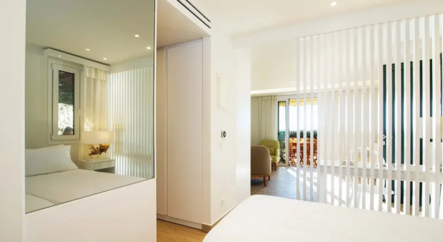 Апартаменты с балконом и рядом с пляжем Glyfada Glow Suites by CorfuEscapes