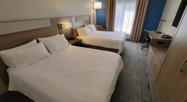 Четырёхместный номер Standard Holiday Inn Express Hotel & Suites - The Villages by IHG