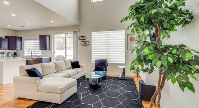 Коттедж 6 Mi to Dia: Denver Home w/ Fenced Yard & Fire Pit