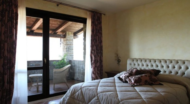 Torre in Pietra Ristorante e B&B, Book Bed and Breakfast Serre Campania