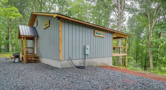 Коттедж Blue Ridge Mountainside Cottage w/ Fire Pit!