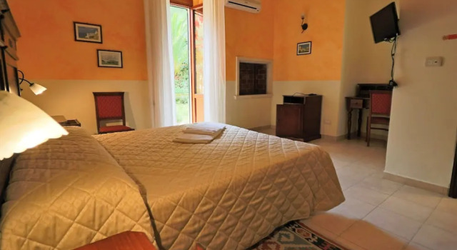 Двухместный номер Comfort с балконом и с видом на сад Dimora Relais Excelsa