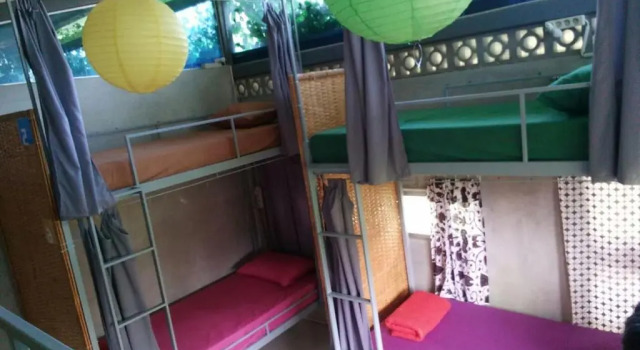 Cama en dormitorio compartido Condro Wulan Hostel