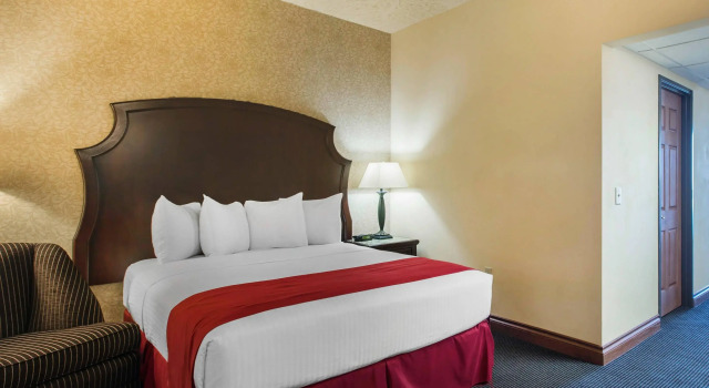 Четырёхместный номер Standard Shoreline Inn & Conference Center, an Ascend Collection Hotel