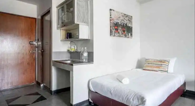 Studio room near MRT by PD Mansion