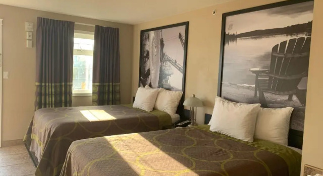 Четырёхместный номер Standard Super 8 by Wyndham Fort McMurray