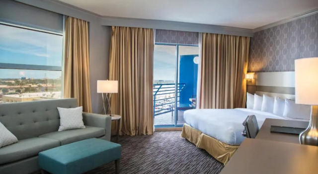 Двухместный полулюкс с балконом Hilton Melbourne, FL