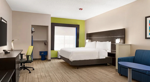 Люкс c 1 комнатой Holiday Inn Express Hotel & Suites McAlester by IHG