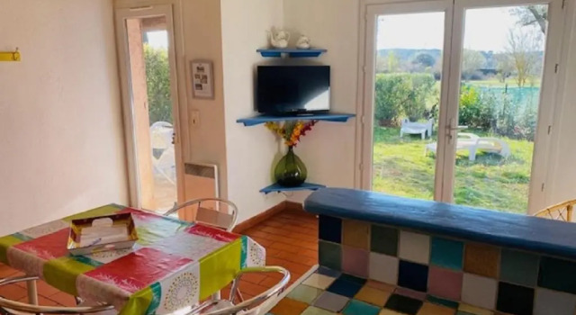 Коттедж Location climatisée, piscine, animaux acceptés, jardin clôturé, parking, provence , wifi