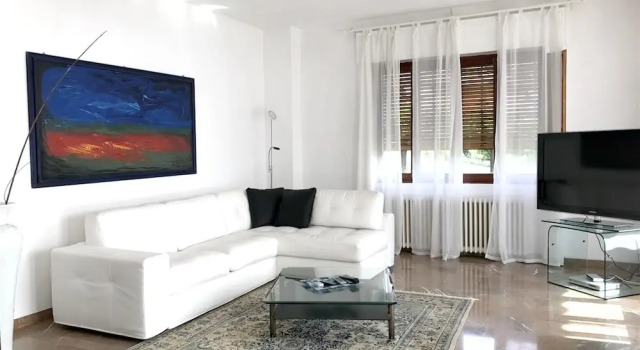 Spacious Family Home in Ranco with Private Pool - 300 m², Забронировать Вилла Коттеджи Provincia di Varese, Коттедж