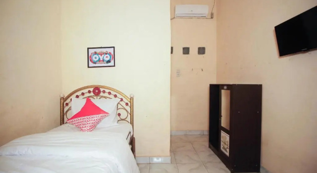 Номер Standard RedDoorz Syariah at Diva Residen Kasturi 1