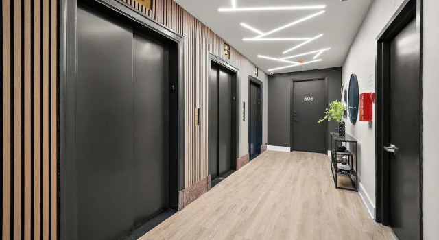 Hotel 511 Place d' Armes, Rezervasyon Otel Montreal otoparklı oteller, Habitat 67 yakınında, Otopark