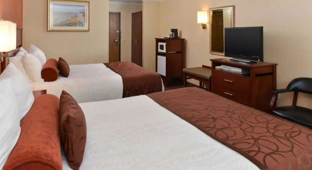 Четырёхместный номер Standard с балконом Best Western Plus Landmark Inn