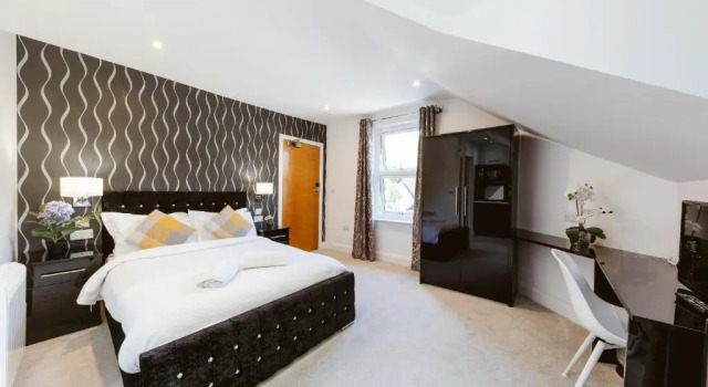 Студия Modern city centre studio apartment