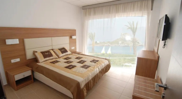 Двухместный номер Standard с частичным видом на море Royal Bay Suites