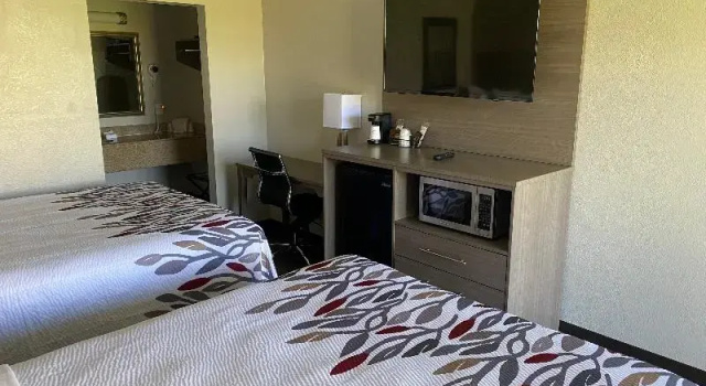 Четырёхместный номер Deluxe Red Roof Inn Vero Beach - I-95