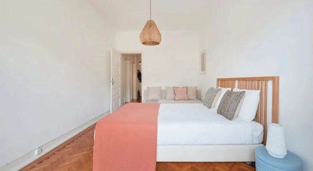 Light Filled & Renovated Apartment, By Timecooler