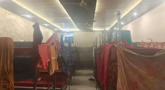 Кровать в общем номере Goroomgo Bhagwaan Das Varanasi
