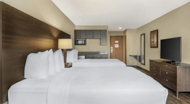 Четырёхместный номер Standard BEST WESTERN PLUS Saint John Hotel & Suites