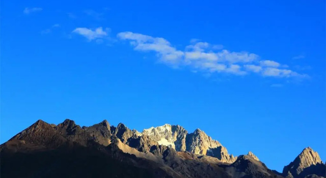 Двухместный номер Standard с видом на горы Lijiang Baisha Free Time Designed Hotel