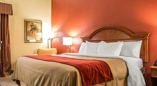 Люкс Deluxe Comfort Inn & Suites Panama City North