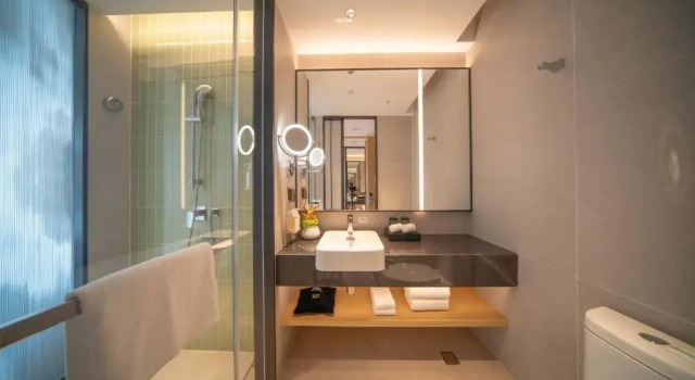 Двухместный номер Standard Holiday Inn Qinhuangdao Haigang