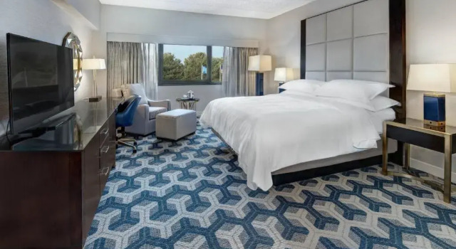 Двухместный клубный номер Standard Sheraton Eatontown Hotel