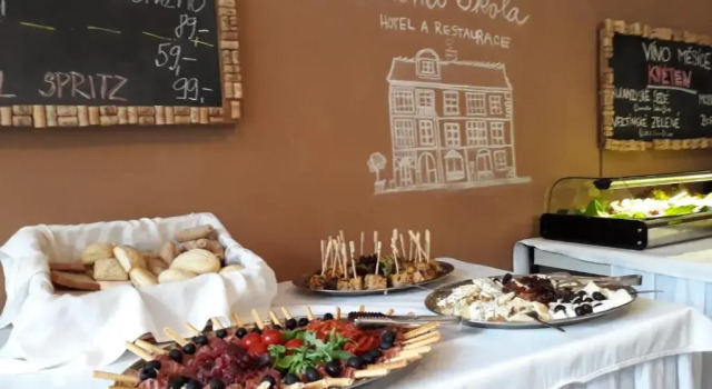 Hotel Obecná Škola, Prenota Hotel Svatý Jan pod Skalou Cesky Kras