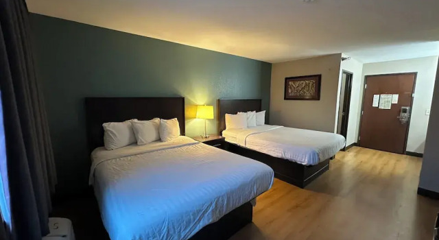 Четырёхместный номер Standard Baymont Inn & Suites by Wyndham Lincoln NE