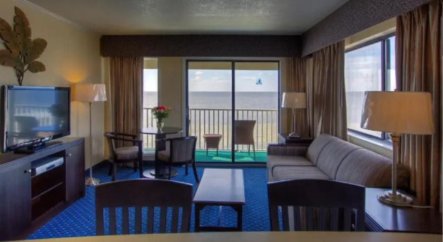 Люкс с 2 комнатами Sailport Waterfront Suites