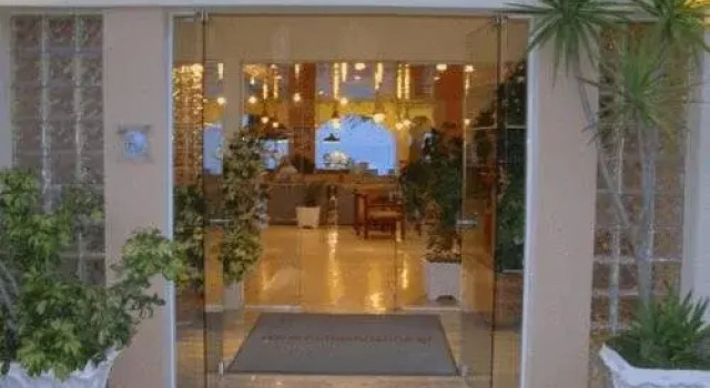 Christina Hotel, Забронировать Отель Месонги 