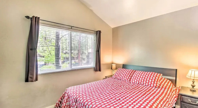 Cozy Condo Near Golfing & Hiking in Pinetop!