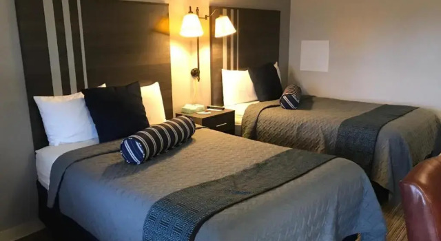 Двухместный номер Standard с балконом Sunrise Inn Hershey
