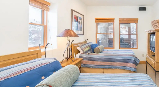 Bear Creek Lodge 212a 1 Bedroom Condo by Alpine Lodging Telluride
