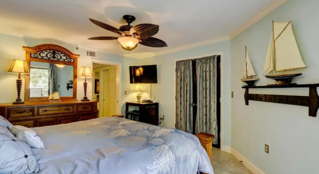 Wonderful Luxury Updated Villamare with Pool Bikes & Beach Gear included, Забронировать Отель Отели Южной Каролины с бассейном, Бассейн