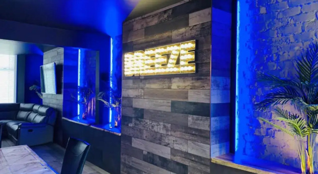 Коттедж BREEZE SUITES - LUXURY GROUP ACCOM - SLEEPS 19