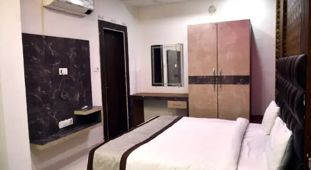 Номер Royal Goroomgo Naman Hotel and Banquet Kanpur