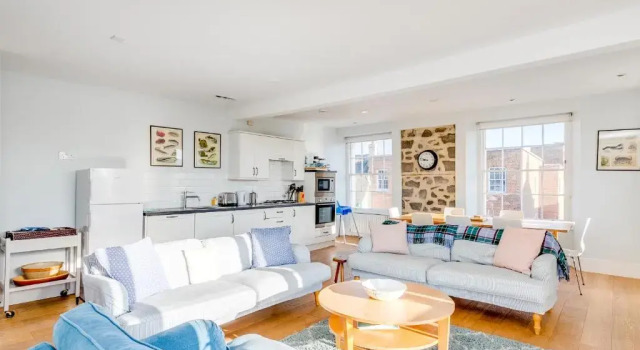 Apt 3, 26 Broad Street, Забронировать Отель Отели Лайм-Риджис с парковкой, рядом с Пляж Монмут, Парковка