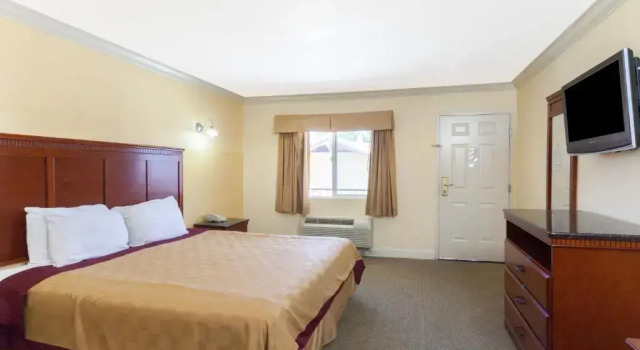 Номер Travelodge by Wyndham Brea