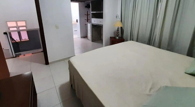 Duplex a 50 metros da praia com 4 quartos completo