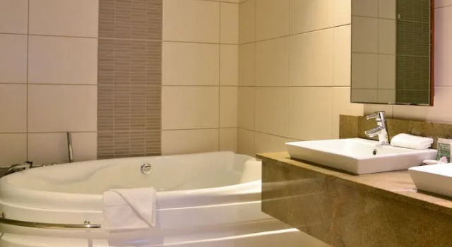 Люкс Premier Hotel East London ICC